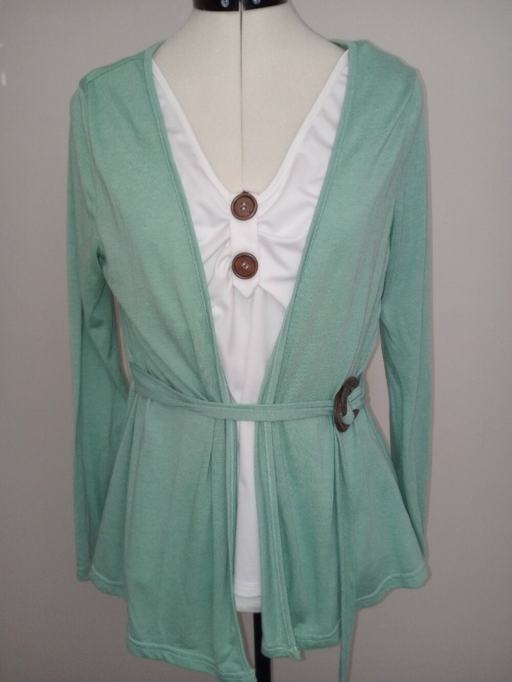 Dressfo Women`s mint color cardigan size XL